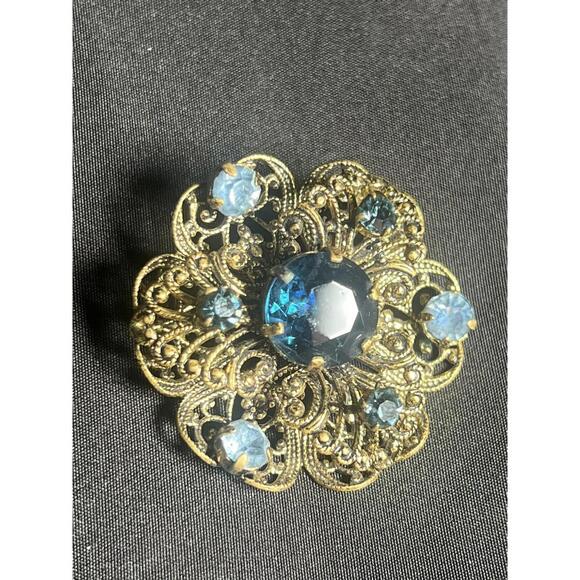 Vintage CZECHOSLOVAKIA Blue Crystal Rhinestone Brass Filigree Pin Brooch - Picture 2 of 6